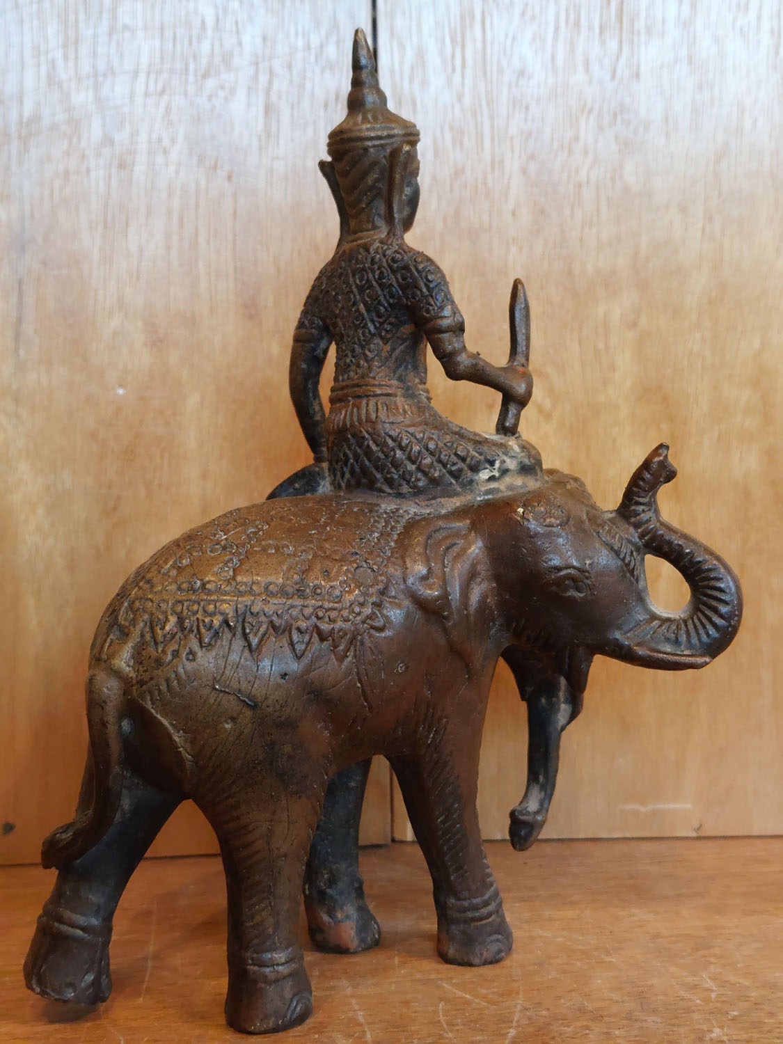 Elefant - Thailand Jahrhundert 20. - Bronze-Figur, - Asiatisches 3-köpfiger Flair